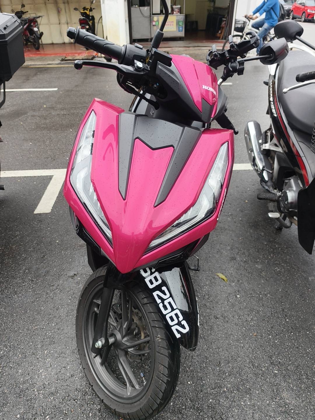 Pink Honda Vario